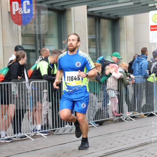 05.10.2025 - 20. swb-Marathon Bremen Strokosch-Dieckow http://msf.ph/oto/9235906 05.10.2025 10:43:57 Ziel 9361, 9614, 9919, 10044, 10348, 10351, 10505, 10649, 10666, 10816, 11316, 11503, 11645, 11648, 11659, 9361, 9614, 9919, 10044, 10348, 10351, 10505, 10649, 10666, 10816, 11316, 11503, 11645, 11648, 11659 meine-sportfotos.de