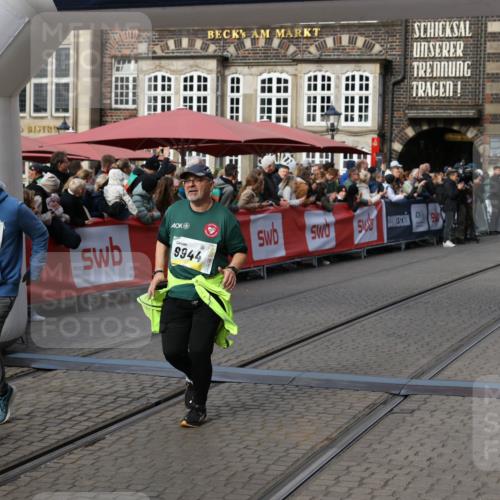 05.10.2025 - 20. swb-Marathon Bremen Yannick Fuchs http://msf.ph/oto/9235914 05.10.2025 11:05:28 Ziel 9440, 9515, 9690, 9713, 9908, 9944, 10255, 10828, 10990, 11106, 11501, 11540, 11707 meine-sportfotos.de
