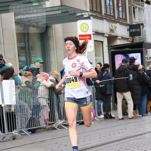 05.10.2025 - 20. swb-Marathon Bremen Strokosch-Dieckow http://msf.ph/oto/9235919 05.10.2025 10:43:58 Ziel 9361, 9614, 9919, 10044, 10348, 10351, 10505, 10649, 10666, 10816, 11645, 11648, 11659, 9361, 9614, 9919, 10044, 10348, 10351, 10505, 10649, 10666, 10816, 11645, 11648, 11659 meine-sportfotos.de