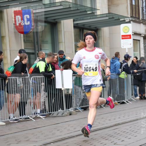 05.10.2025 - 20. swb-Marathon Bremen Strokosch-Dieckow http://msf.ph/oto/9235923 05.10.2025 10:43:58 Ziel 9361, 9614, 9919, 10044, 10348, 10351, 10505, 10649, 10666, 10816, 11645, 11648, 11659, 9361, 9614, 9919, 10044, 10348, 10351, 10505, 10649, 10666, 10816, 11645, 11648, 11659 meine-sportfotos.de