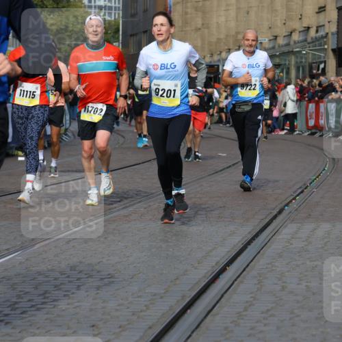 05.10.2025 - 20. swb-Marathon Bremen Strokosch-Dieckow http://msf.ph/oto/9235934 05.10.2025 10:55:19 Ziel 9201, 9350, 9514, 9654, 9722, 9881, 9902, 9933, 10116, 10256, 10260, 10970, 11042, 11115, 11380, 11431, 11702 meine-sportfotos.de