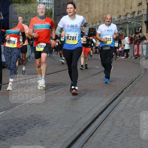 05.10.2025 - 20. swb-Marathon Bremen Strokosch-Dieckow http://msf.ph/oto/9235952 05.10.2025 10:55:19 Ziel 9201, 9350, 9514, 9654, 9722, 9881, 9902, 9933, 10116, 10256, 10260, 10970, 11042, 11115, 11380, 11431, 11702 meine-sportfotos.de