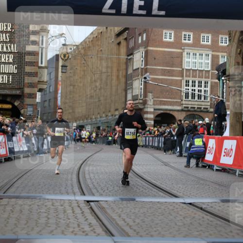 05.10.2025 - 20. swb-Marathon Bremen Yannick Fuchs http://msf.ph/oto/9235962 05.10.2025 10:37:34 Ziel 9586, 10358, 10704, 11021 meine-sportfotos.de