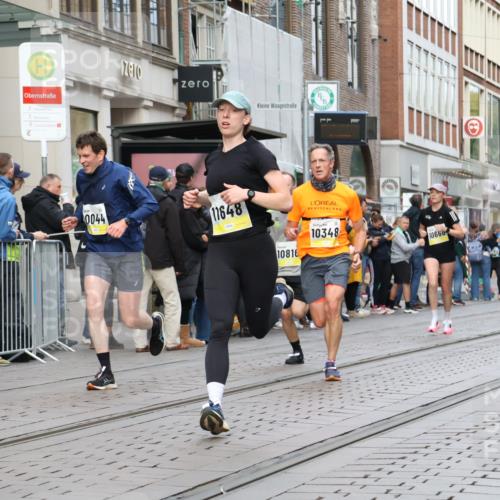 05.10.2025 - 20. swb-Marathon Bremen Strokosch-Dieckow http://msf.ph/oto/9235963 05.10.2025 10:44:02 Ziel 9361, 10044, 10348, 10505, 10649, 10666, 10816, 11645, 11648, 11659, 9361, 10044, 10348, 10505, 10649, 10666, 10816, 11645, 11648, 11659 meine-sportfotos.de