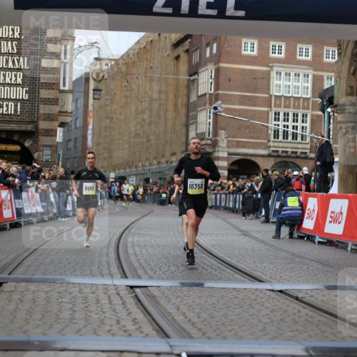 05.10.2025 - 20. swb-Marathon Bremen Yannick Fuchs http://msf.ph/oto/9235968 05.10.2025 10:37:34 Ziel 9586, 10358, 10704, 11021 meine-sportfotos.de