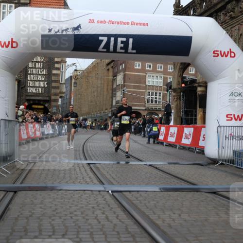 05.10.2025 - 20. swb-Marathon Bremen Yannick Fuchs http://msf.ph/oto/9235982 05.10.2025 10:37:35 Ziel 9586, 10358, 11021 meine-sportfotos.de