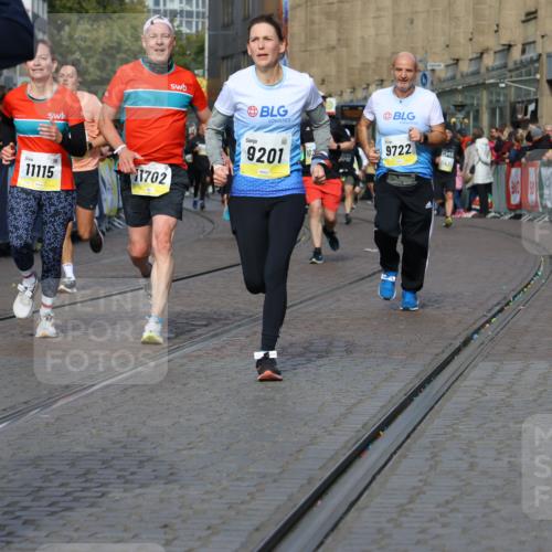 05.10.2025 - 20. swb-Marathon Bremen Strokosch-Dieckow http://msf.ph/oto/9235985 05.10.2025 10:55:20 Ziel 9201, 9350, 9514, 9654, 9722, 9881, 9902, 9933, 10116, 10256, 10260, 10970, 11042, 11115, 11380, 11431, 11702 meine-sportfotos.de