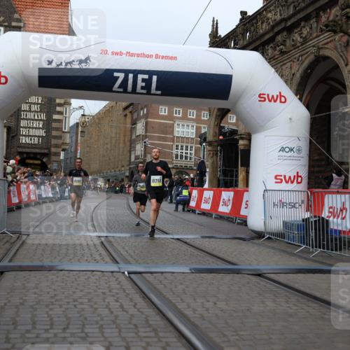05.10.2025 - 20. swb-Marathon Bremen Yannick Fuchs http://msf.ph/oto/9235988 05.10.2025 10:37:35 Ziel 9586, 10358, 11021 meine-sportfotos.de