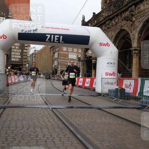 05.10.2025 - 20. swb-Marathon Bremen Yannick Fuchs http://msf.ph/oto/9236003 05.10.2025 10:37:36 Ziel 9586, 10358, 11021 meine-sportfotos.de