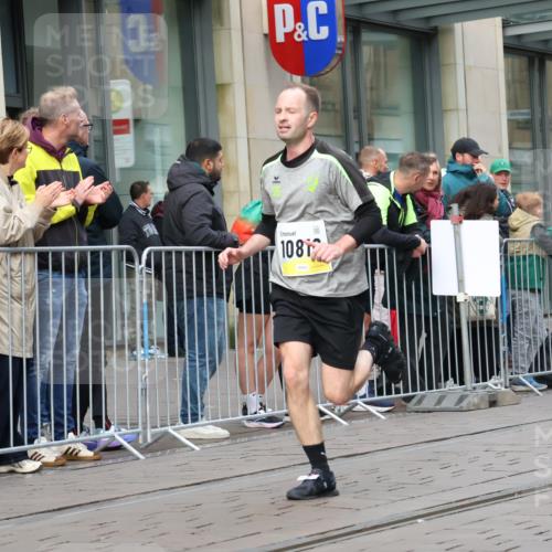 05.10.2025 - 20. swb-Marathon Bremen Strokosch-Dieckow http://msf.ph/oto/9236014 05.10.2025 10:44:05 Ziel 9361, 9897, 10044, 10348, 10505, 10666, 10816, 11659, 11666, 9361, 9897, 10044, 10348, 10505, 10666, 10816, 11659, 11666 meine-sportfotos.de