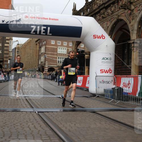 05.10.2025 - 20. swb-Marathon Bremen Yannick Fuchs http://msf.ph/oto/9236021 05.10.2025 10:37:36 Ziel 9586, 10358, 11021 meine-sportfotos.de