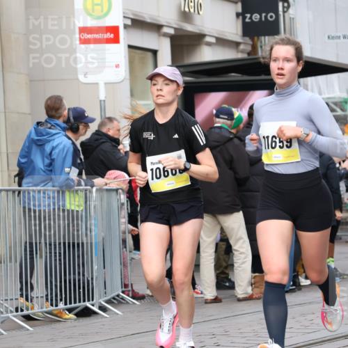 05.10.2025 - 20. swb-Marathon Bremen Strokosch-Dieckow http://msf.ph/oto/9236025 05.10.2025 10:44:06 Ziel 9361, 9897, 10044, 10505, 10666, 10816, 11659, 11666, 9361, 9897, 10044, 10505, 10666, 10816, 11659, 11666 meine-sportfotos.de