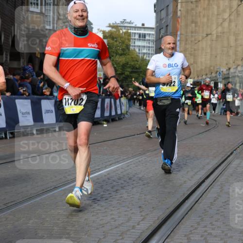 05.10.2025 - 20. swb-Marathon Bremen Strokosch-Dieckow http://msf.ph/oto/9236036 05.10.2025 10:55:22 Ziel 9201, 9350, 9514, 9654, 9722, 9902, 9933, 10116, 10256, 10260, 10970, 11025, 11115, 11380, 11431, 11702 meine-sportfotos.de