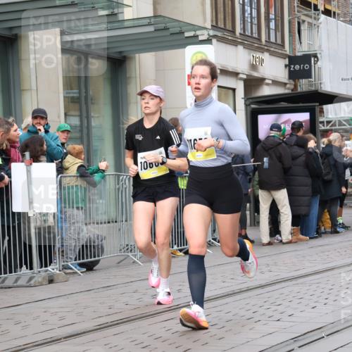 05.10.2025 - 20. swb-Marathon Bremen Strokosch-Dieckow http://msf.ph/oto/9236038 05.10.2025 10:44:07 Ziel 9361, 9897, 10044, 10505, 10554, 10666, 10816, 11659, 11666, 9361, 9897, 10044, 10505, 10554, 10666, 10816, 11659, 11666 meine-sportfotos.de