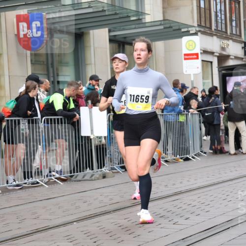 05.10.2025 - 20. swb-Marathon Bremen Strokosch-Dieckow http://msf.ph/oto/9236045 05.10.2025 10:44:07 Ziel 9361, 9897, 10044, 10505, 10554, 10666, 10816, 11659, 11666, 9361, 9897, 10044, 10505, 10554, 10666, 10816, 11659, 11666 meine-sportfotos.de