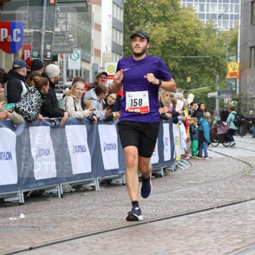 05.10.2025 - 20. swb-Marathon Bremen Strokosch-Dieckow http://msf.ph/oto/9236049 05.10.2025 12:38:55 Ziel 158 meine-sportfotos.de
