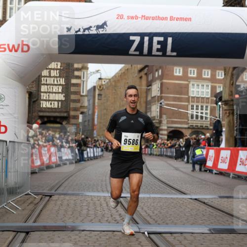 05.10.2025 - 20. swb-Marathon Bremen Yannick Fuchs http://msf.ph/oto/9236052 05.10.2025 10:37:37 Ziel 9586, 10358, 11021 meine-sportfotos.de