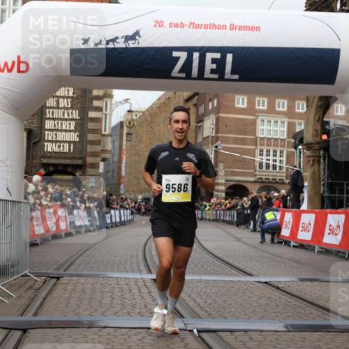 05.10.2025 - 20. swb-Marathon Bremen Yannick Fuchs http://msf.ph/oto/9236061 05.10.2025 10:37:37 Ziel 9586, 10358, 11021 meine-sportfotos.de