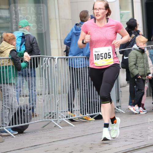 05.10.2025 - 20. swb-Marathon Bremen Strokosch-Dieckow http://msf.ph/oto/9236065 05.10.2025 10:44:09 Ziel 9361, 9897, 10505, 10554, 10666, 10816, 11659, 11666, 11714, 9361, 9897, 10505, 10554, 10666, 10816, 11659, 11666, 11714 meine-sportfotos.de