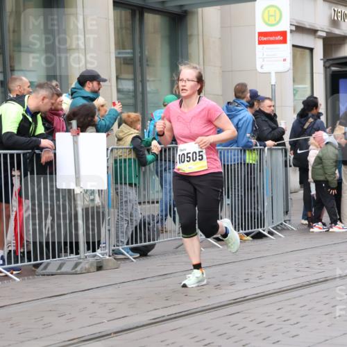 05.10.2025 - 20. swb-Marathon Bremen Strokosch-Dieckow http://msf.ph/oto/9236072 05.10.2025 10:44:09 Ziel 9361, 9897, 10505, 10554, 10666, 10816, 11659, 11666, 11714, 9361, 9897, 10505, 10554, 10666, 10816, 11659, 11666, 11714 meine-sportfotos.de