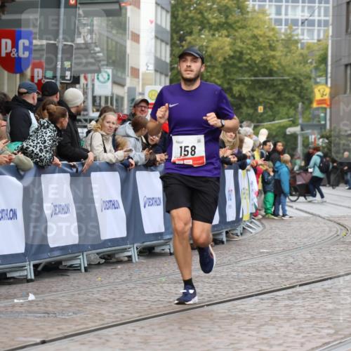 05.10.2025 - 20. swb-Marathon Bremen Strokosch-Dieckow http://msf.ph/oto/9236085 05.10.2025 12:38:55 Ziel 158 meine-sportfotos.de