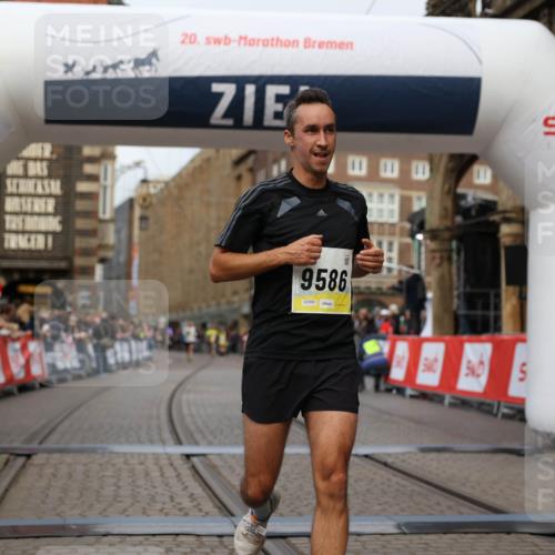 05.10.2025 - 20. swb-Marathon Bremen Yannick Fuchs http://msf.ph/oto/9236087 05.10.2025 10:37:38 Ziel 9586, 10358, 11021 meine-sportfotos.de