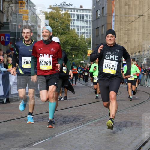 05.10.2025 - 20. swb-Marathon Bremen Strokosch-Dieckow http://msf.ph/oto/9236089 05.10.2025 10:55:26 Ziel 9722, 9856, 9902, 10111, 10256, 10260, 10262, 10745, 11025, 11197, 11380, 11431 meine-sportfotos.de
