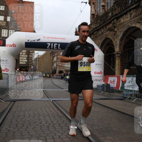 05.10.2025 - 20. swb-Marathon Bremen Yannick Fuchs http://msf.ph/oto/9236104 05.10.2025 10:37:39 Ziel 9586, 10358, 11021 meine-sportfotos.de