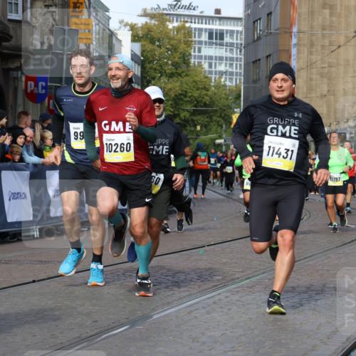 05.10.2025 - 20. swb-Marathon Bremen Strokosch-Dieckow http://msf.ph/oto/9236109 05.10.2025 10:55:26 Ziel 9722, 9856, 9902, 10111, 10256, 10260, 10262, 10745, 11025, 11197, 11380, 11431 meine-sportfotos.de