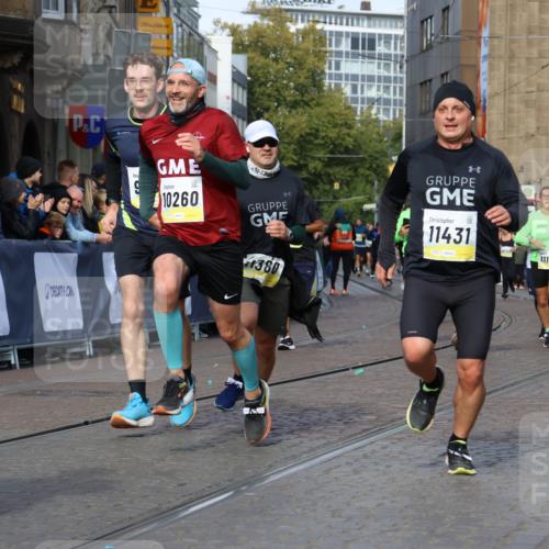 05.10.2025 - 20. swb-Marathon Bremen Strokosch-Dieckow http://msf.ph/oto/9236128 05.10.2025 10:55:26 Ziel 9722, 9856, 9902, 10111, 10256, 10260, 10262, 10745, 11025, 11197, 11380, 11431 meine-sportfotos.de