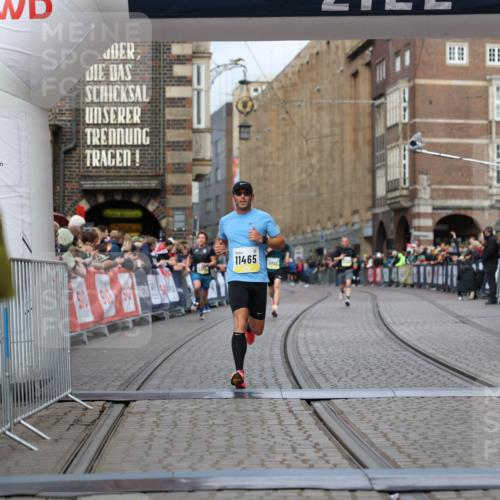 05.10.2025 - 20. swb-Marathon Bremen Yannick Fuchs http://msf.ph/oto/9236142 05.10.2025 10:38:04 Ziel 9755, 11465 meine-sportfotos.de
