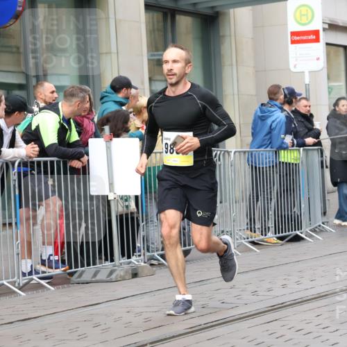 05.10.2025 - 20. swb-Marathon Bremen Strokosch-Dieckow http://msf.ph/oto/9236148 05.10.2025 10:44:19 Ziel 9878, 9897, 10092, 10306, 10505, 10554, 11666, 11714, 9878, 9897, 10092, 10306, 10505, 10554, 11666, 11714 meine-sportfotos.de