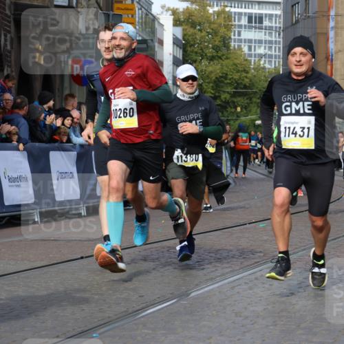 05.10.2025 - 20. swb-Marathon Bremen Strokosch-Dieckow http://msf.ph/oto/9236152 05.10.2025 10:55:26 Ziel 9722, 9856, 9902, 10111, 10256, 10260, 10262, 10745, 11025, 11197, 11380, 11431 meine-sportfotos.de