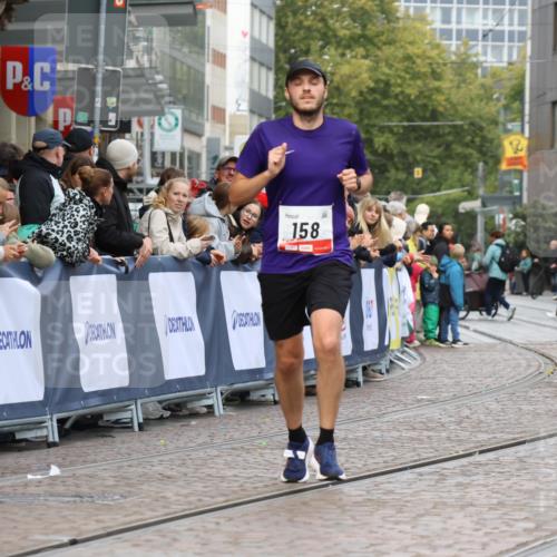 05.10.2025 - 20. swb-Marathon Bremen Strokosch-Dieckow http://msf.ph/oto/9236162 05.10.2025 12:38:55 Ziel 158 meine-sportfotos.de