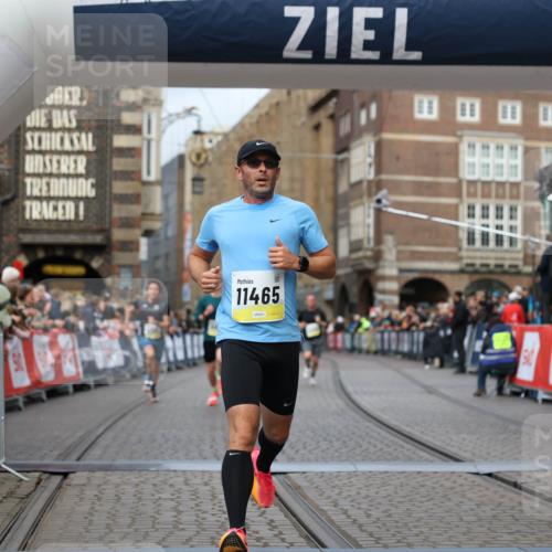 05.10.2025 - 20. swb-Marathon Bremen Yannick Fuchs http://msf.ph/oto/9236177 05.10.2025 10:38:05 Ziel 9755, 11465 meine-sportfotos.de