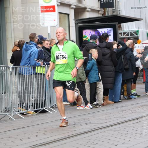 05.10.2025 - 20. swb-Marathon Bremen Strokosch-Dieckow http://msf.ph/oto/9236189 05.10.2025 10:44:22 Ziel 9878, 9897, 10092, 10306, 10554, 11666, 11714, 9878, 9897, 10092, 10306, 10554, 11666, 11714 meine-sportfotos.de