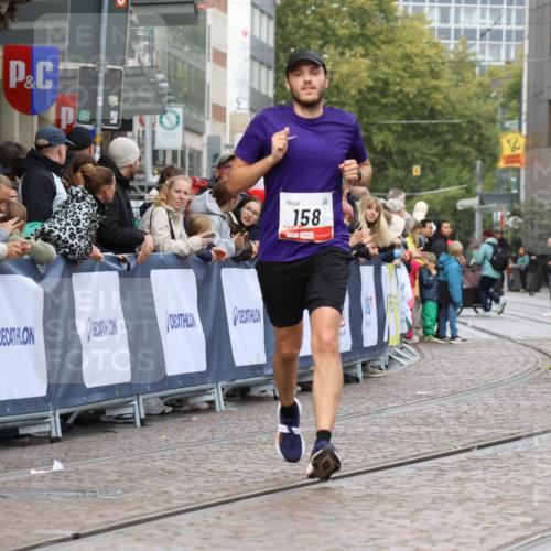 05.10.2025 - 20. swb-Marathon Bremen Strokosch-Dieckow http://msf.ph/oto/9236197 05.10.2025 12:38:55 Ziel 158 meine-sportfotos.de