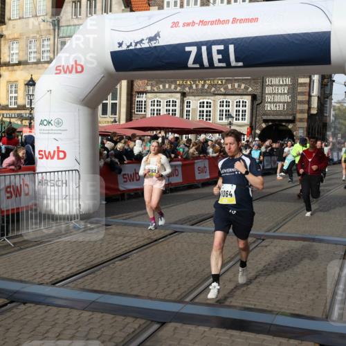 05.10.2025 - 20. swb-Marathon Bremen Yannick Fuchs http://msf.ph/oto/9236199 05.10.2025 11:05:34 Ziel 9515, 9713, 9944, 10025, 10158, 10289, 10511, 10542, 10828, 11064, 11106 meine-sportfotos.de