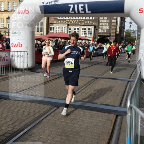 05.10.2025 - 20. swb-Marathon Bremen Yannick Fuchs http://msf.ph/oto/9236220 05.10.2025 11:05:35 Ziel 9713, 9752, 10025, 10158, 10289, 10511, 10542, 10828, 11064, 11106, 11676 meine-sportfotos.de