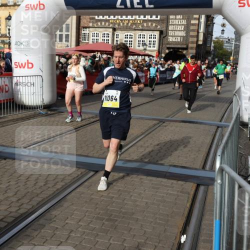 05.10.2025 - 20. swb-Marathon Bremen Yannick Fuchs http://msf.ph/oto/9236225 05.10.2025 11:05:35 Ziel 9713, 9752, 10025, 10158, 10289, 10511, 10542, 10828, 11064, 11106, 11676 meine-sportfotos.de