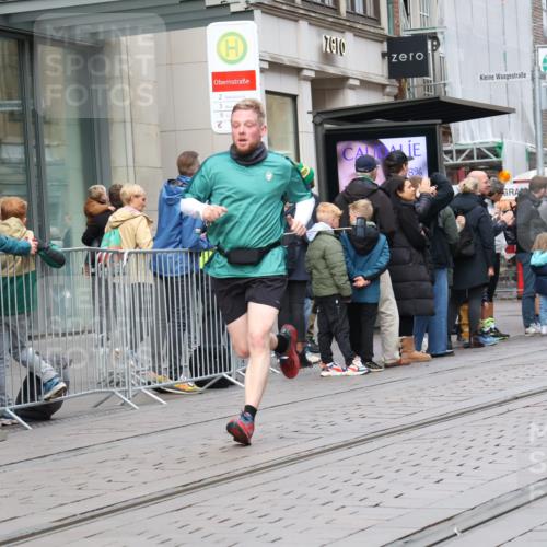 05.10.2025 - 20. swb-Marathon Bremen Strokosch-Dieckow http://msf.ph/oto/9236230 05.10.2025 10:44:24 Ziel 9878, 9897, 10092, 10306, 10554, 10568, 10633, 10851, 11666, 11714, 9878, 9897, 10092, 10306, 10554, 10568, 10633, 10851, 11666, 11714 meine-sportfotos.de