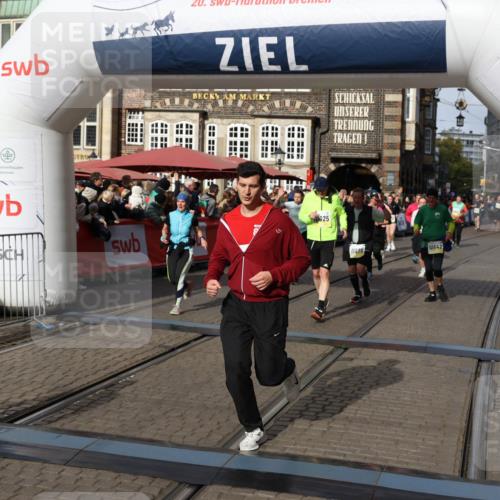 05.10.2025 - 20. swb-Marathon Bremen Yannick Fuchs http://msf.ph/oto/9236232 05.10.2025 11:05:37 Ziel 7654, 9713, 9752, 10025, 10158, 10289, 10426, 10511, 10542, 10828, 11064, 11106, 11164, 11676 meine-sportfotos.de