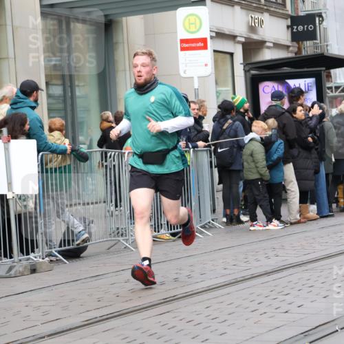 05.10.2025 - 20. swb-Marathon Bremen Strokosch-Dieckow http://msf.ph/oto/9236239 05.10.2025 10:44:24 Ziel 9878, 9897, 10092, 10306, 10554, 10568, 10633, 10851, 11666, 11714, 9878, 9897, 10092, 10306, 10554, 10568, 10633, 10851, 11666, 11714 meine-sportfotos.de