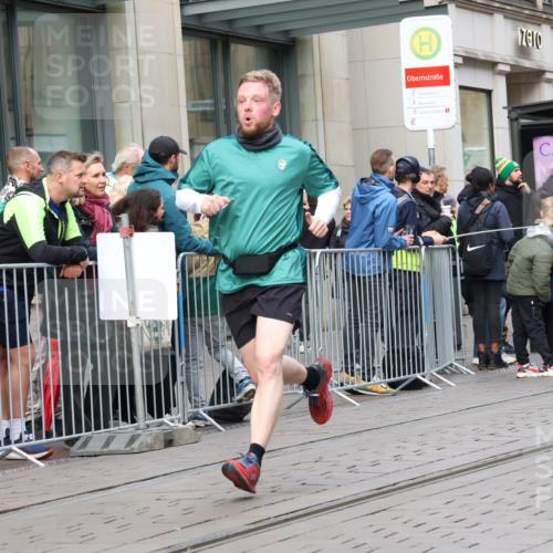 05.10.2025 - 20. swb-Marathon Bremen Strokosch-Dieckow http://msf.ph/oto/9236247 05.10.2025 10:44:25 Ziel 9878, 9897, 10092, 10306, 10554, 10568, 10633, 10851, 11666, 11714, 9878, 9897, 10092, 10306, 10554, 10568, 10633, 10851, 11666, 11714 meine-sportfotos.de