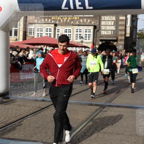05.10.2025 - 20. swb-Marathon Bremen Yannick Fuchs http://msf.ph/oto/9236251 05.10.2025 11:05:37 Ziel 7654, 9713, 9752, 10025, 10158, 10289, 10426, 10511, 10542, 10828, 11064, 11106, 11164, 11676 meine-sportfotos.de