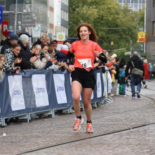 05.10.2025 - 20. swb-Marathon Bremen Strokosch-Dieckow http://msf.ph/oto/9236260 05.10.2025 12:39:15 Ziel 16 meine-sportfotos.de