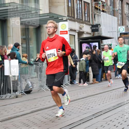 05.10.2025 - 20. swb-Marathon Bremen Strokosch-Dieckow http://msf.ph/oto/9236279 05.10.2025 10:44:26 Ziel 9590, 9878, 9897, 10092, 10306, 10554, 10568, 10633, 10851, 11666, 11714, 9590, 9878, 9897, 10092, 10306, 10554, 10568, 10633, 10851, 11666, 11714 meine-sportfotos.de