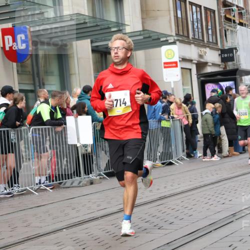05.10.2025 - 20. swb-Marathon Bremen Strokosch-Dieckow http://msf.ph/oto/9236286 05.10.2025 10:44:27 Ziel 9590, 9878, 9897, 10092, 10306, 10554, 10568, 10633, 10851, 11666, 11714, 9590, 9878, 9897, 10092, 10306, 10554, 10568, 10633, 10851, 11666, 11714 meine-sportfotos.de