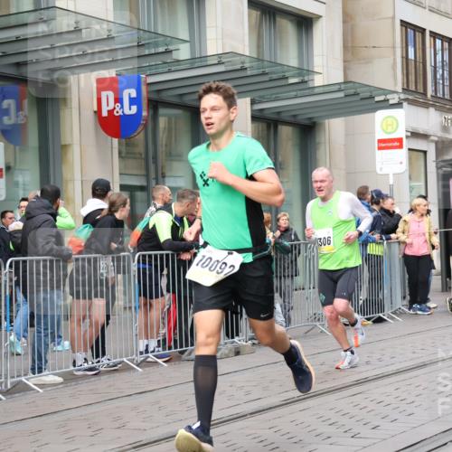 05.10.2025 - 20. swb-Marathon Bremen Strokosch-Dieckow http://msf.ph/oto/9236314 05.10.2025 10:44:28 Ziel 9590, 9678, 9878, 9897, 10092, 10306, 10554, 10568, 10633, 10851, 11666, 11714, 9590, 9678, 9878, 9897, 10092, 10306, 10554, 10568, 10633, 10851, 11666, 11714 meine-sportfotos.de