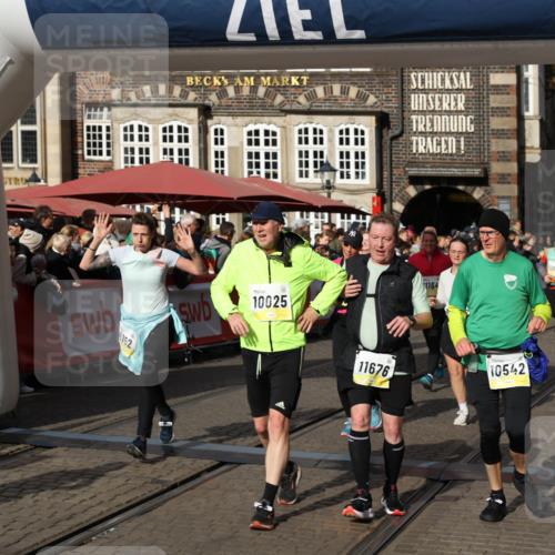 05.10.2025 - 20. swb-Marathon Bremen Yannick Fuchs http://msf.ph/oto/9236329 05.10.2025 11:05:39 Ziel 7654, 9210, 9419, 9752, 10025, 10158, 10289, 10426, 10437, 10511, 10542, 11064, 11164, 11676, 11681 meine-sportfotos.de